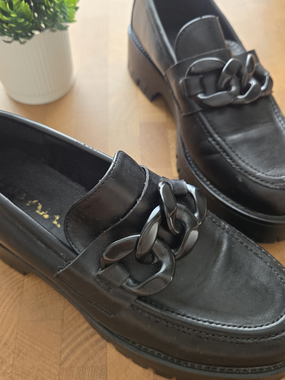 Black Chuncky Loafers With Chain Detail